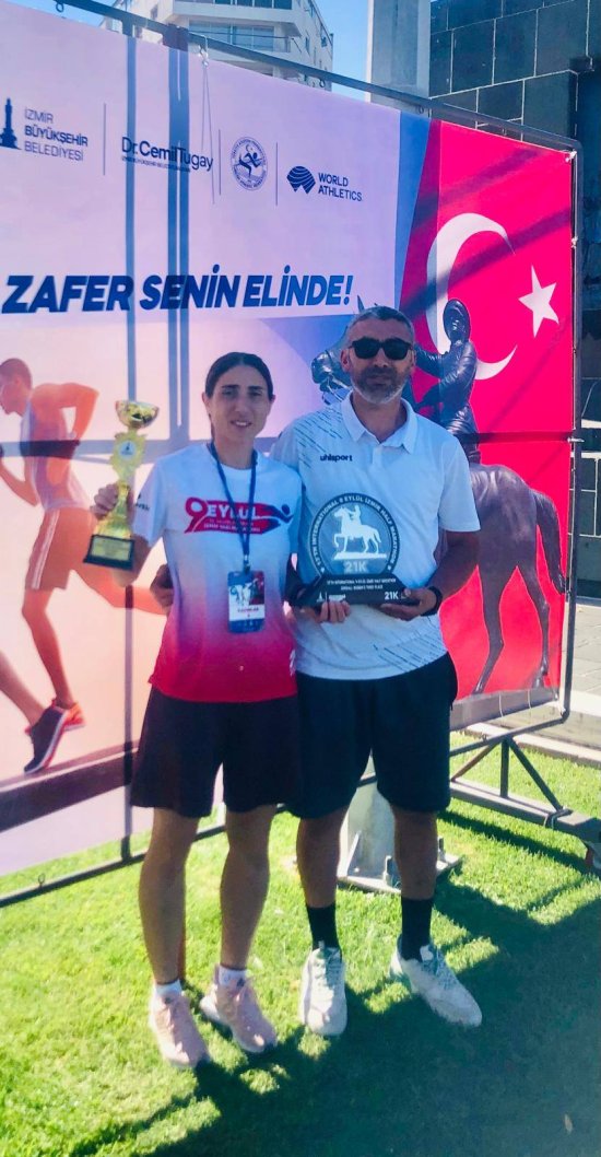 Bilecikli Sporcu Demir Izmir Yari Maratonu Nda Turkiye Sampiyonu Oldu 2228 (1)