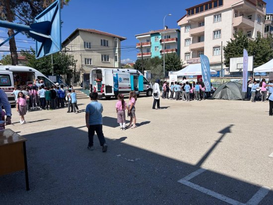 Bi̇leci̇kte Mi̇ni̇kler Sağlikla Büyüyor 1344
