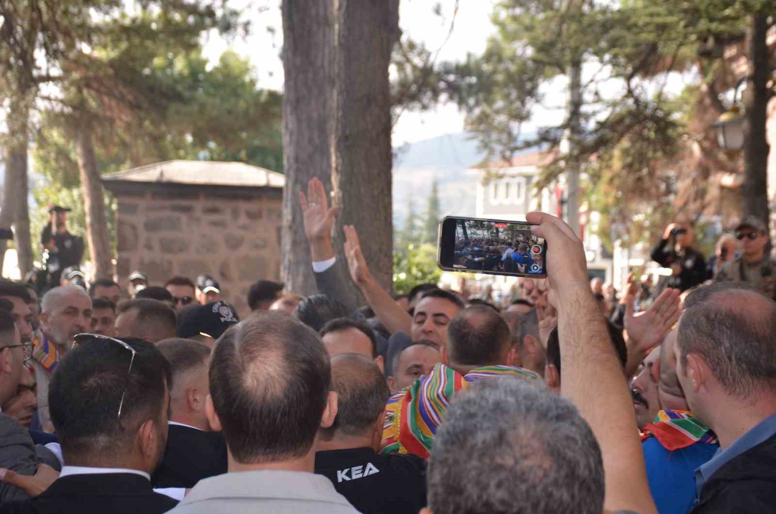 Ertuğrulgazi Türbesi Önünde Gerginlik 1760