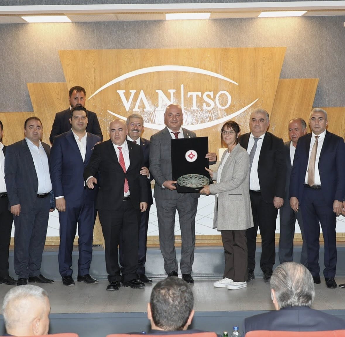 Meclis Başkanı Kahraman Bazı İnsanlar Şehirlere Armağandır 2492 (1)