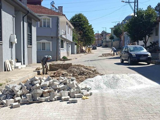 Pazaryeri’nde Kaldırım Onarım Çalışmaları Hız Kazandı 2127