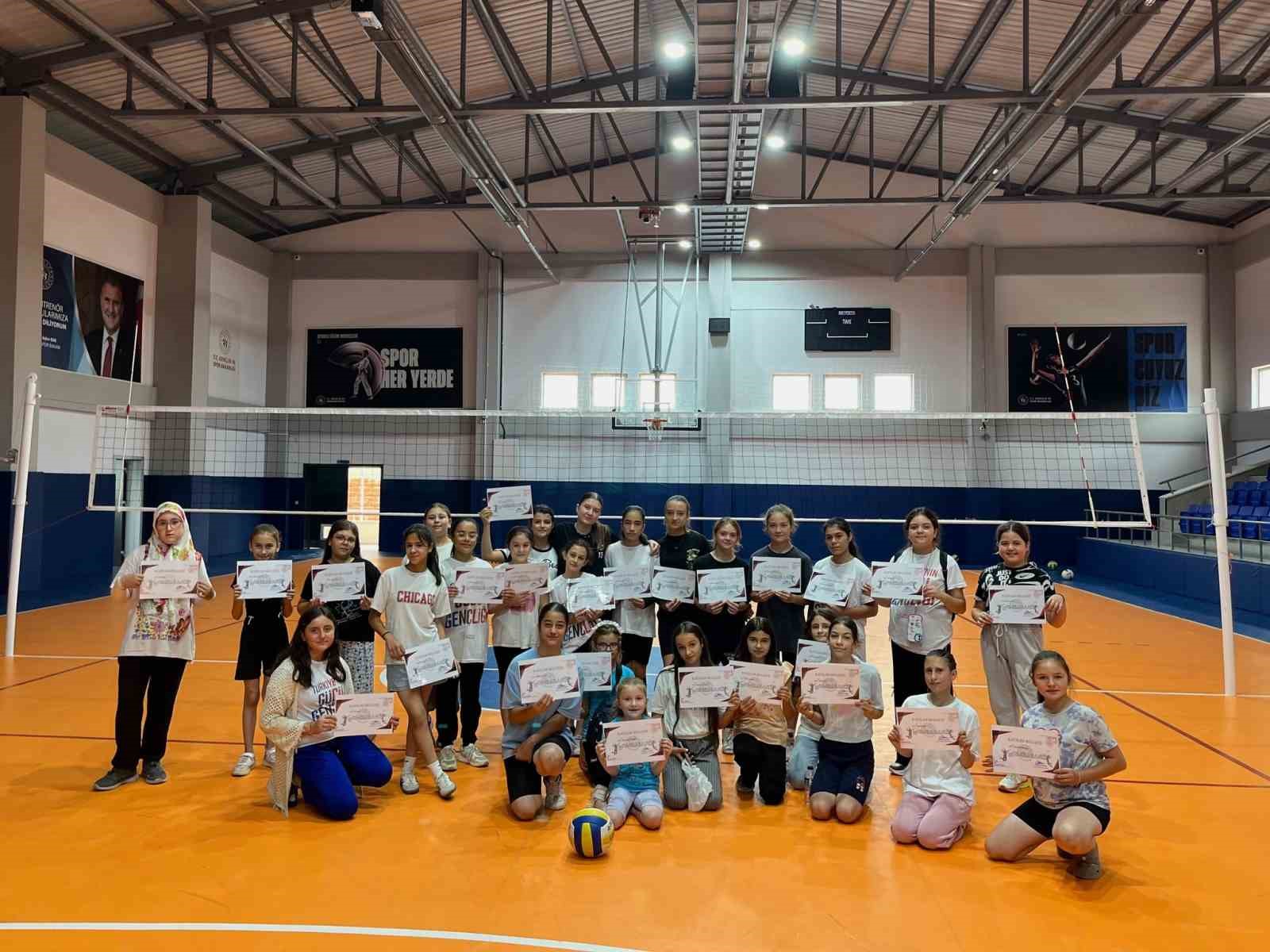 Pazaryeri’nde Yaz Spor Okulları Voleybol Kursu Tamamlandı 749