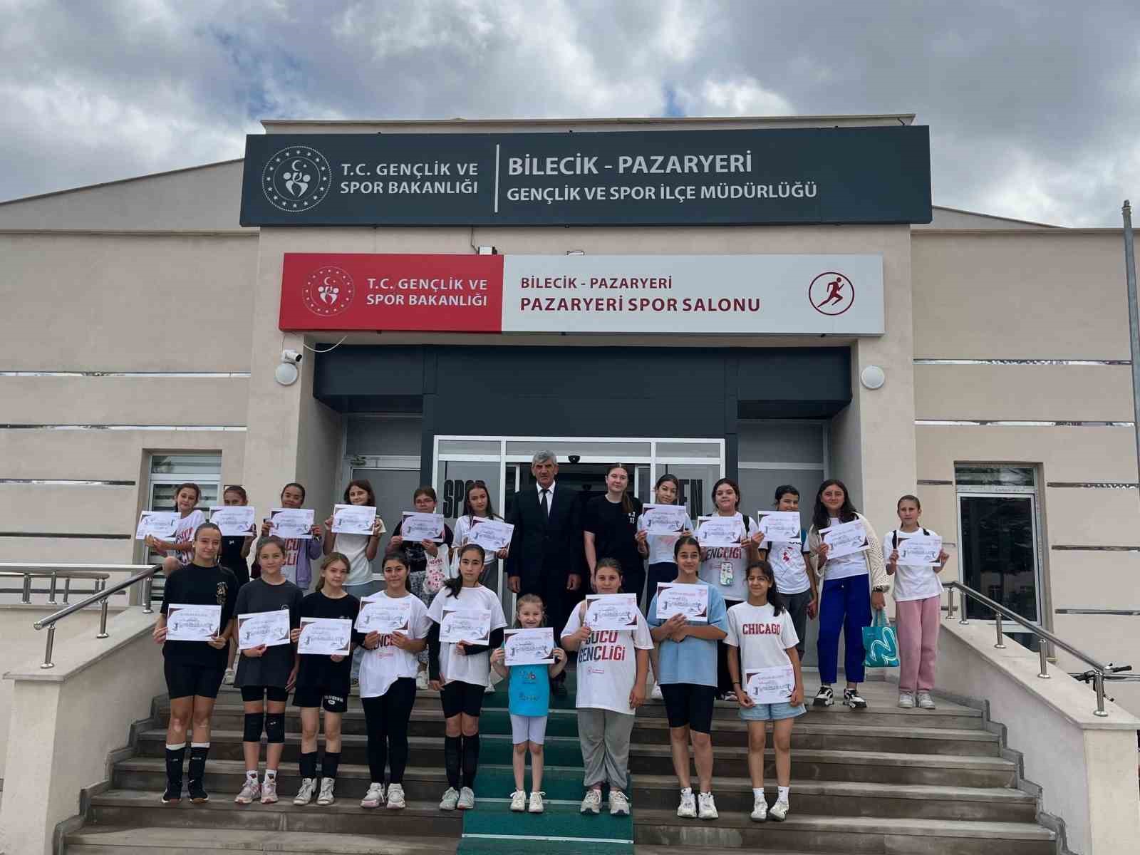 Pazaryeri’nde Yaz Spor Okulları Voleybol Kursu Tamamlandı 750