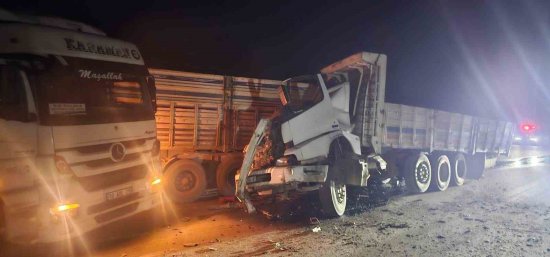 Yol Kenarindaki Arizali Araca Carpti 2425 (1)