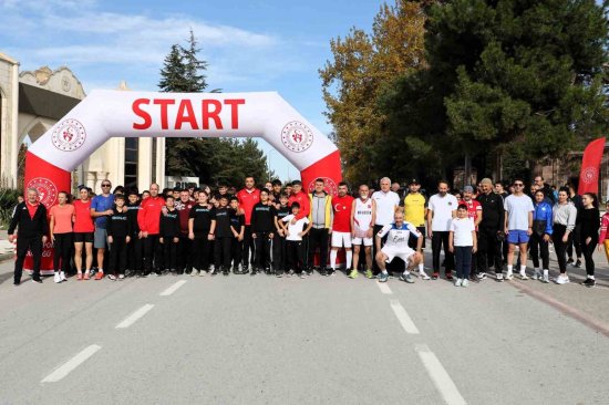 3 C U M H U R I Y E T H A L K K O S U S U S O G U T T E G E R C E K L E S T I 4438