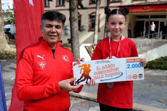 3 C U M H U R I Y E T H A L K K O S U S U S O G U T T E G E R C E K L E S T I 4439