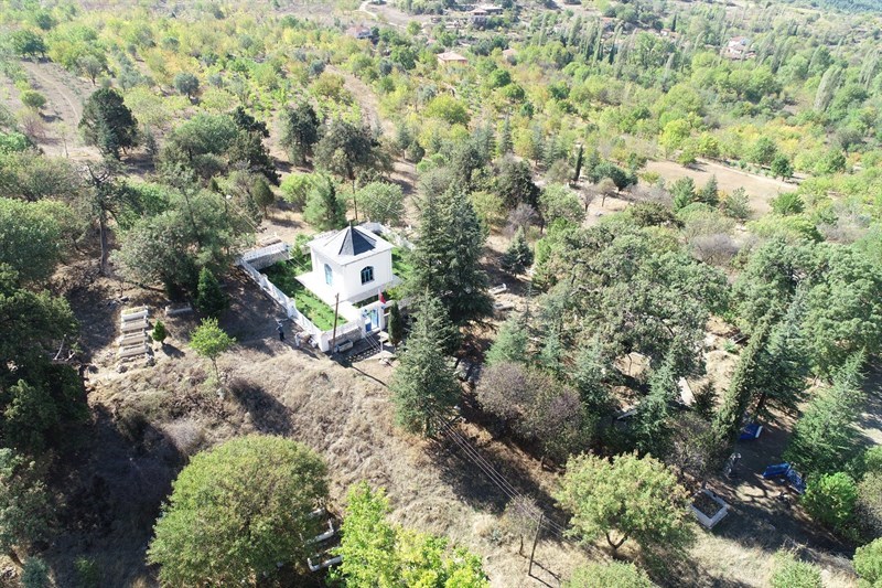 Asırlık Türbede Bakım Ve Çevre Düzenlemesi 2834