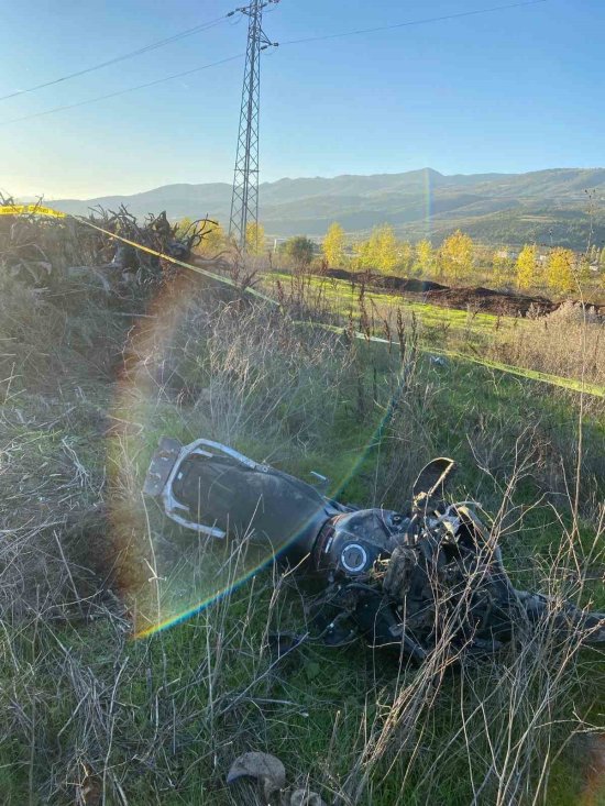 B I L E C I K T E M O T O S I K L E T K A Z A S I 1 K I S I H A Y A T I N I K A Y B E T T I 4642