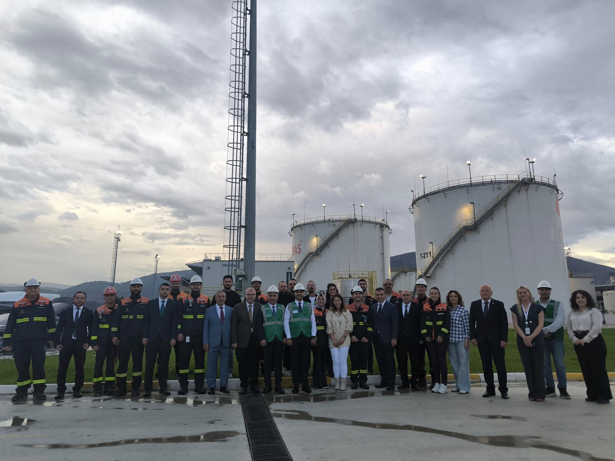 Bakan Kacırdan Tayraş Baz Yağ Rafinerisi’ne Ziyaret 2871