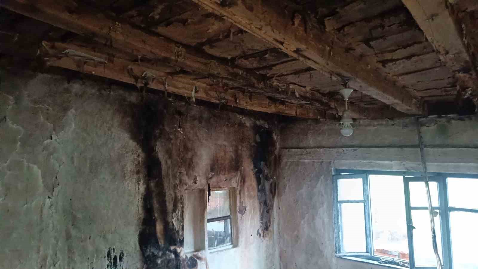 Bilecik’te Bir Eve Yıldırım Düştü 4538