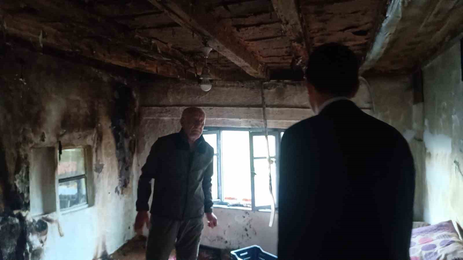 Bilecik’te Bir Eve Yıldırım Düştü 4539