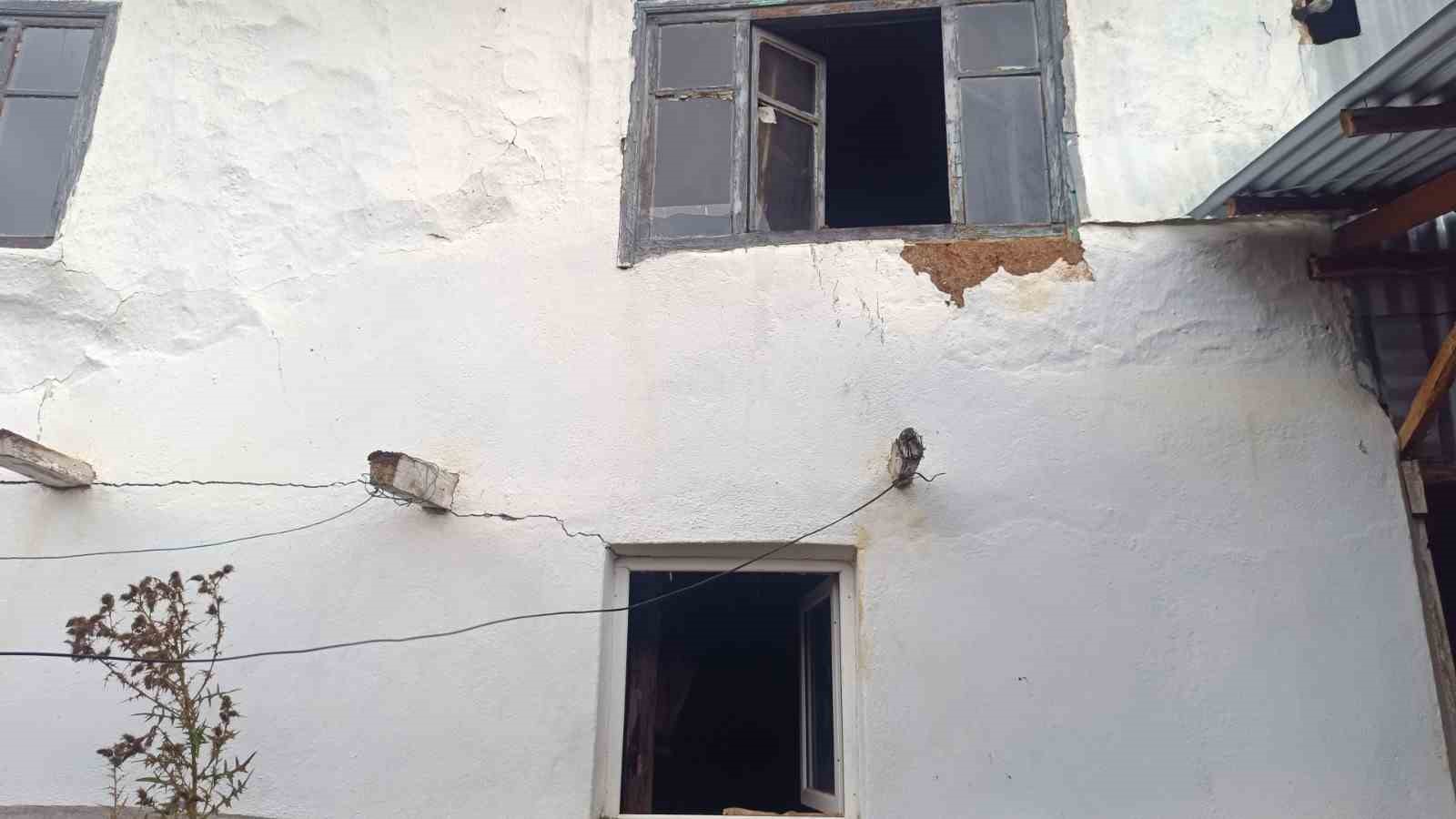 Bilecik’te Bir Eve Yıldırım Düştü 4540