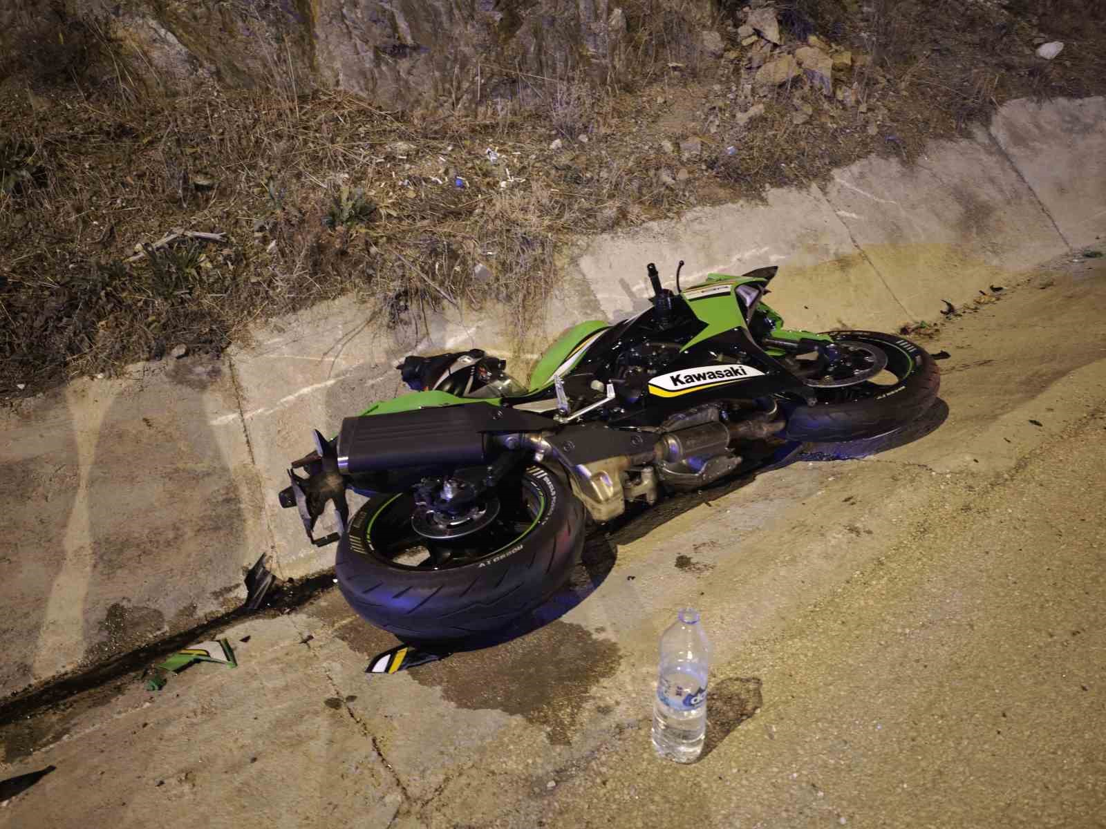 Bilecik’te Hafifi Ticari Araç Ile Motosiklet Çarpıştı; 1 Yaralı 3286