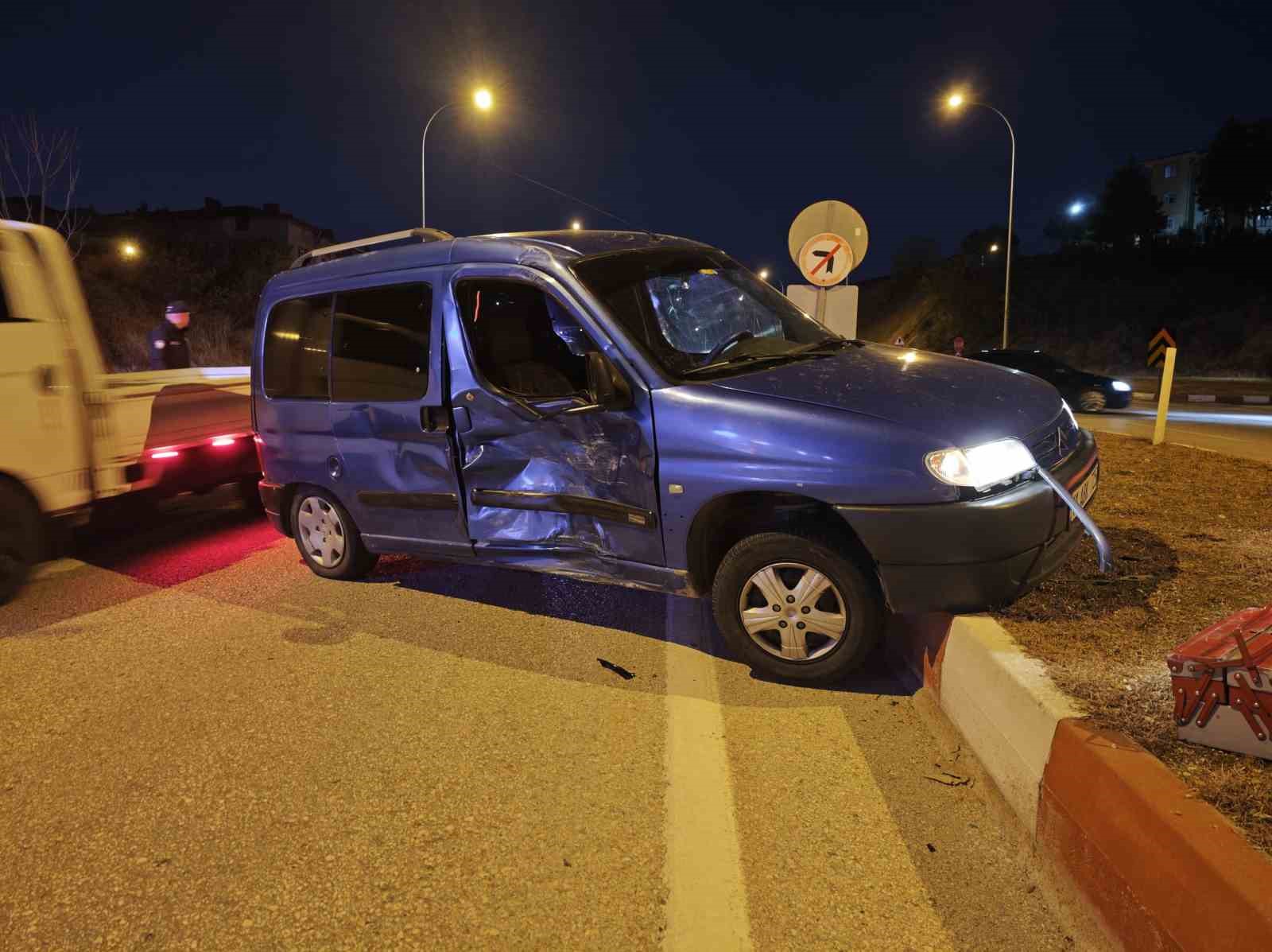Bilecik’te Hafifi Ticari Araç Ile Motosiklet Çarpıştı; 1 Yaralı 3287