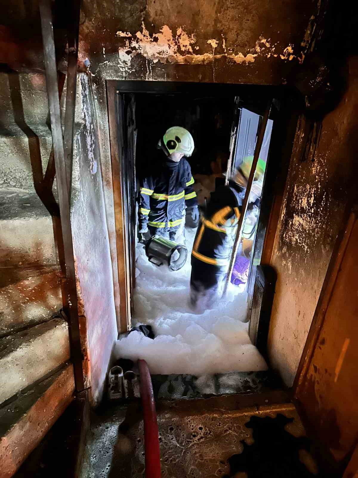 Bilecik’te Iki Katlı Evde Yangın Çıktı 2752