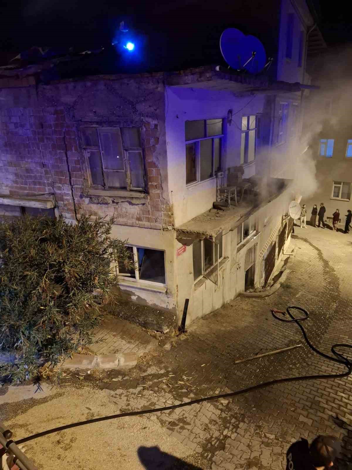 Bilecik’te Iki Katlı Evde Yangın Çıktı 2753 (1)