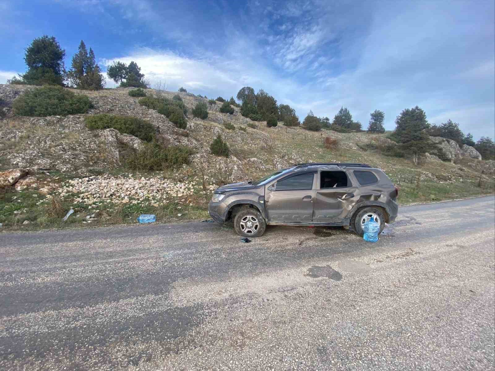 Bilecik’te Takla Atan Araçta 2 Kişi Yaralandı 4547