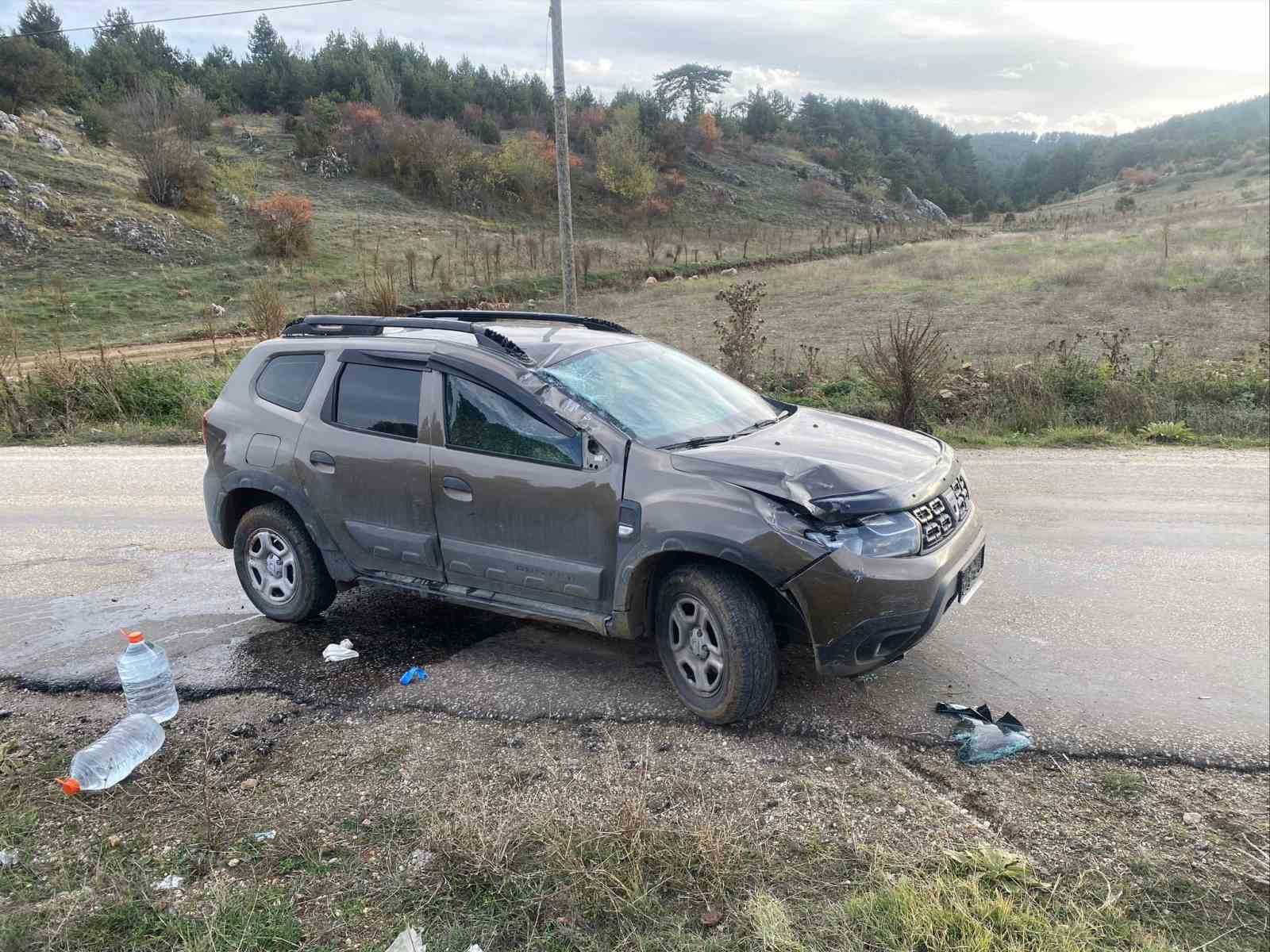 Bilecik’te Takla Atan Araçta 2 Kişi Yaralandı 4548