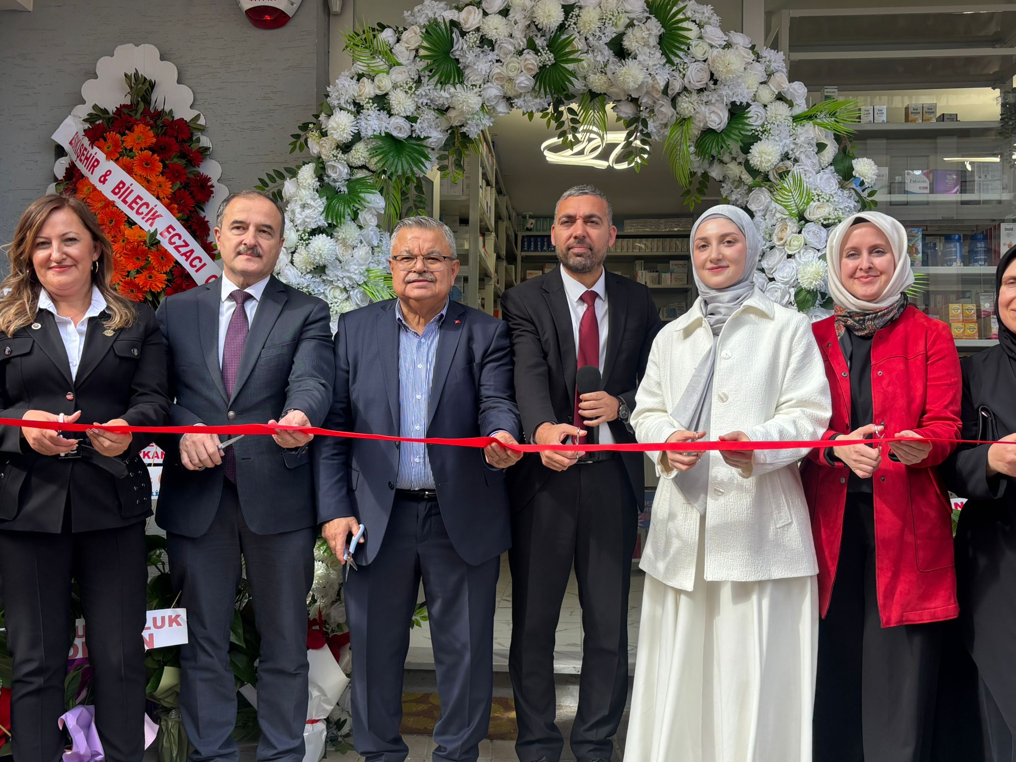 Bilecik’te Zehra Eczanesi Açıldı 4296