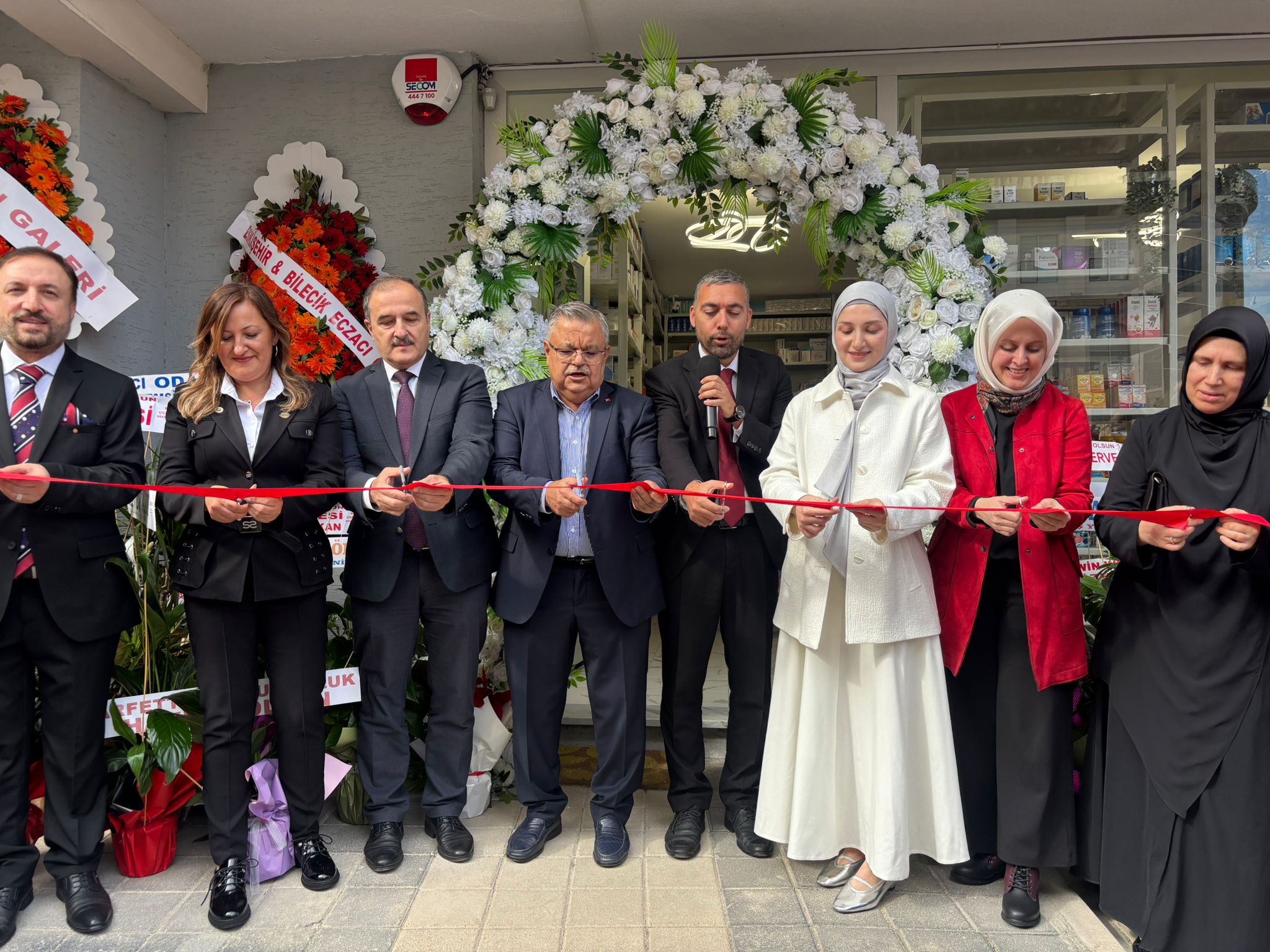 Bilecik’te Zehra Eczanesi Açıldı 4297