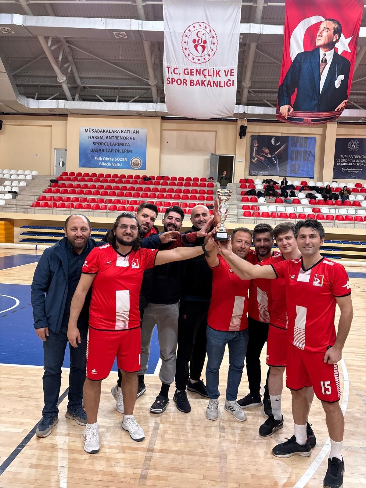 Bşeü, Erkek Voleybol Takımı 3.’Lük Elde Etti 4257