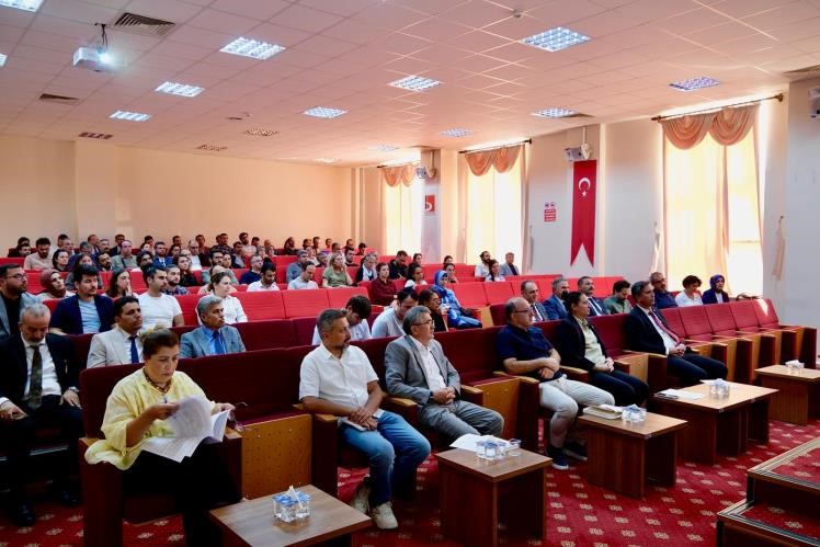 Bşeü’de Kurumsal Akreditasyon Programı Bilgilendirme Sunumu Düzenlendi 2624