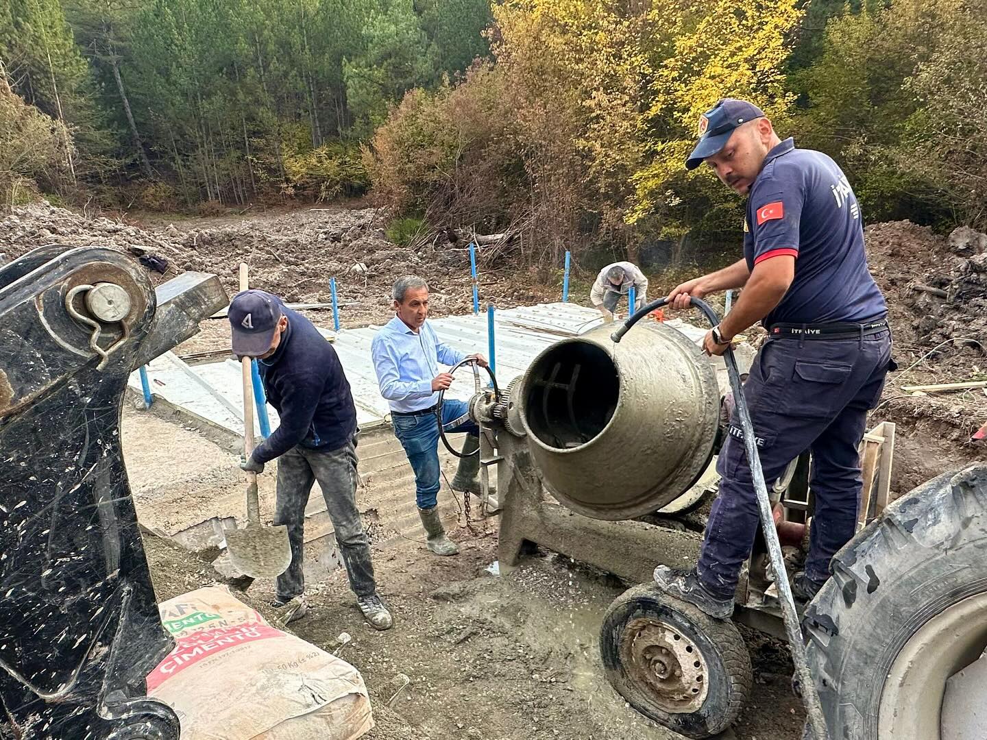 Çılgın Başkan Çizmeleri Giydi, Yine Saydırdı 3787