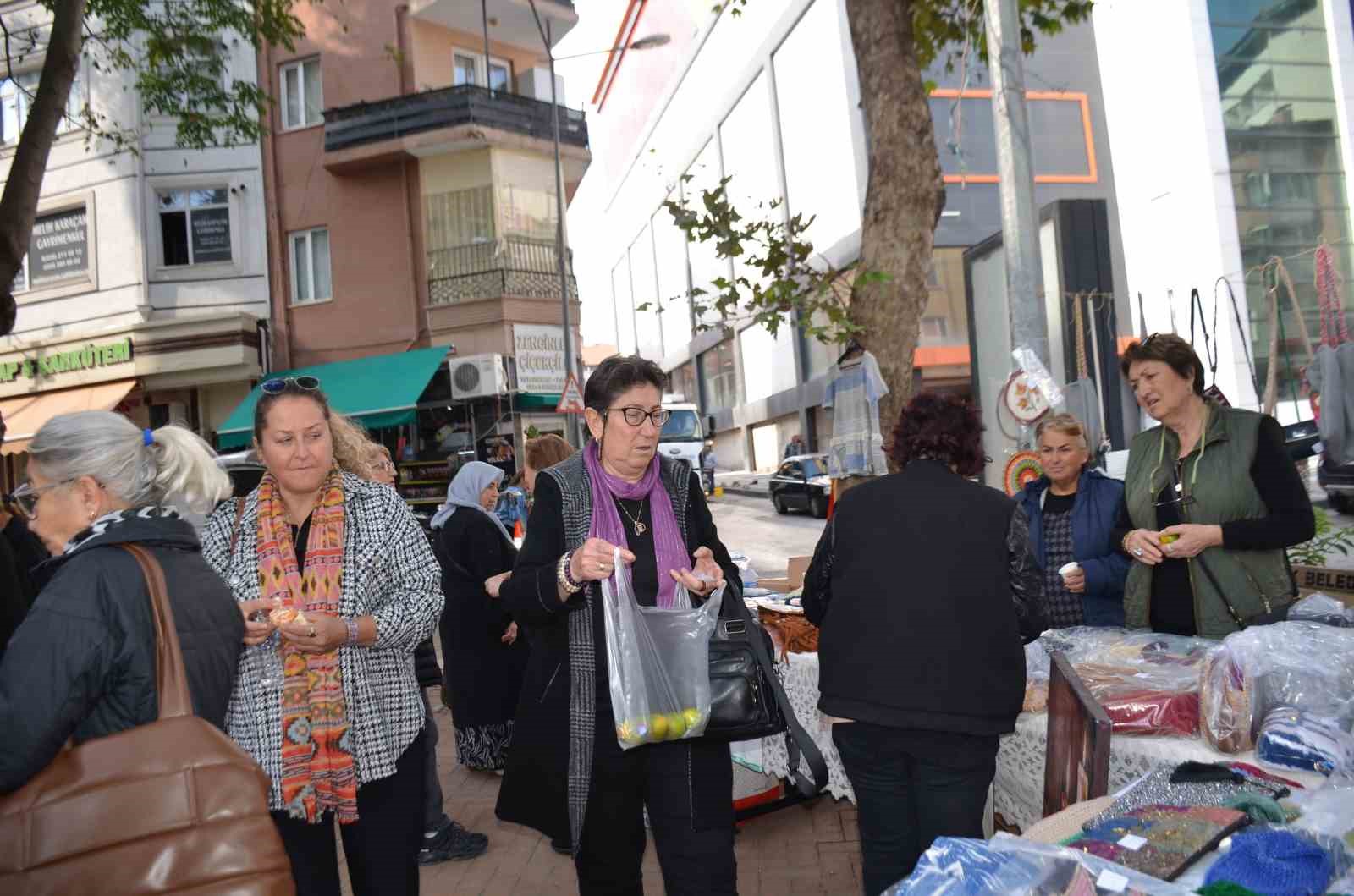 Evde Ördüler Pazarda Umut Dağıtıyorlar 4702 (1)