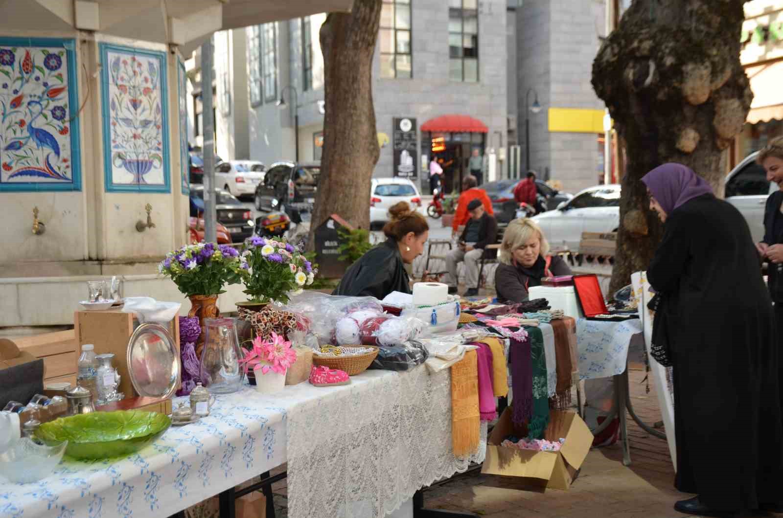 Evde Ördüler Pazarda Umut Dağıtıyorlar 4703 (1)