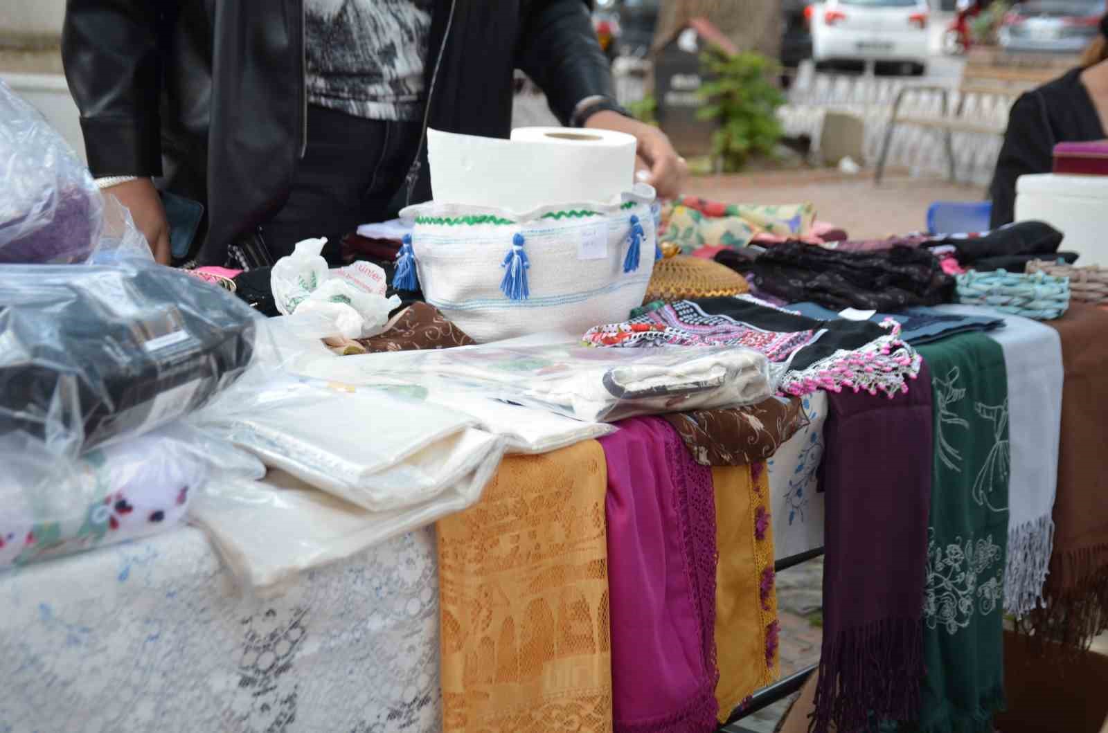 Evde Ördüler Pazarda Umut Dağıtıyorlar 4705