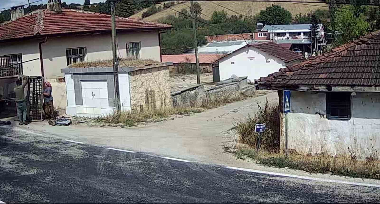 Hurdacılar Köy Meydanını Çöplüğe Çevirdi 2667