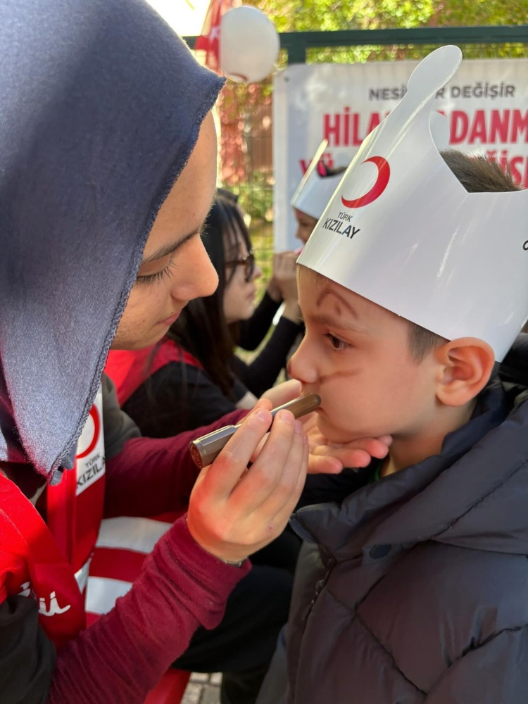 K I Z I L A Y S O K A G I N D A D A Y A N I S M A R U H U C A N L A N D I 4731