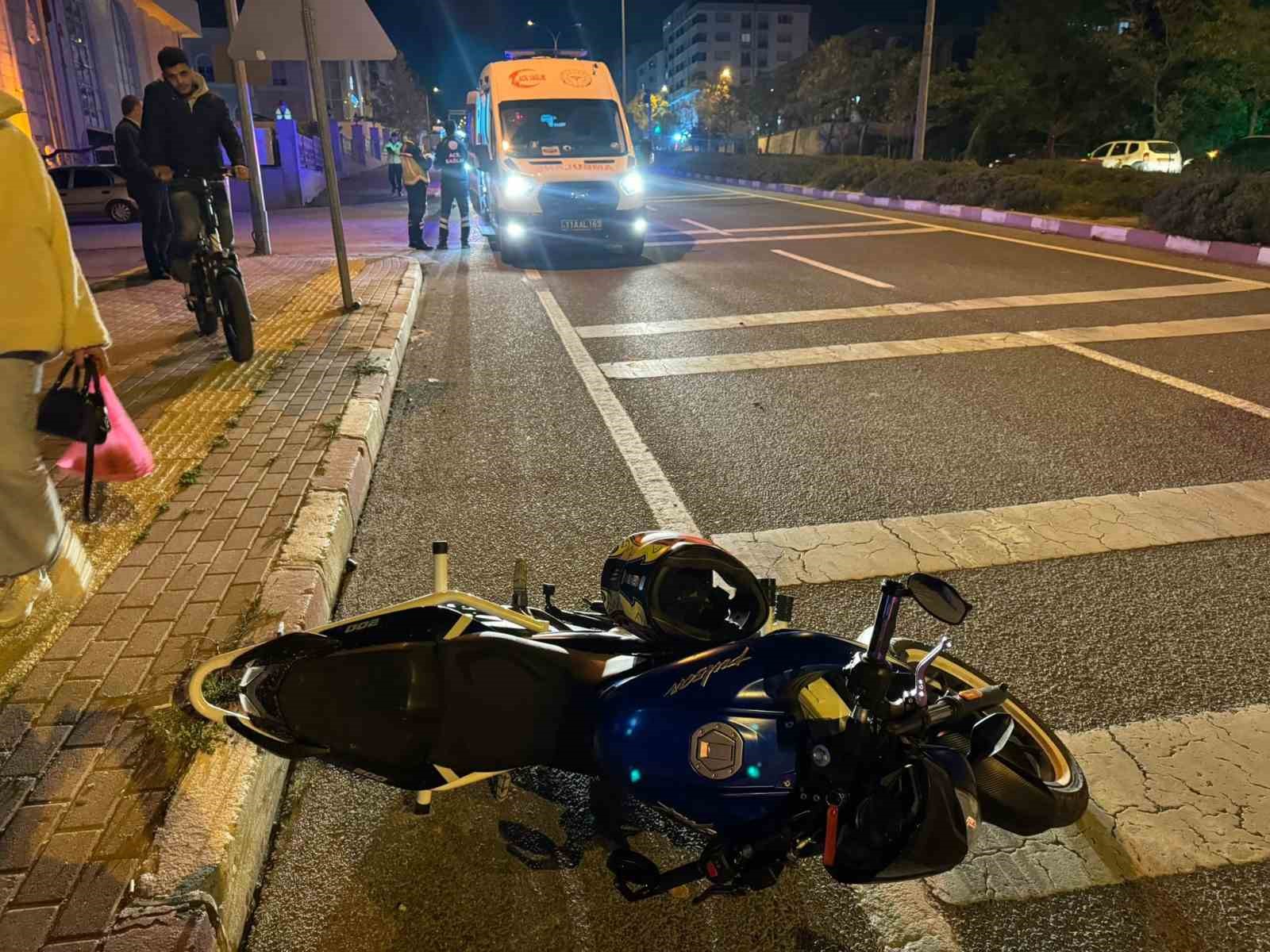 Karşıdan Karşıya Geçmeye Çalışan Yayaya Motosiklet Çarptı 2 Yaralı 4002