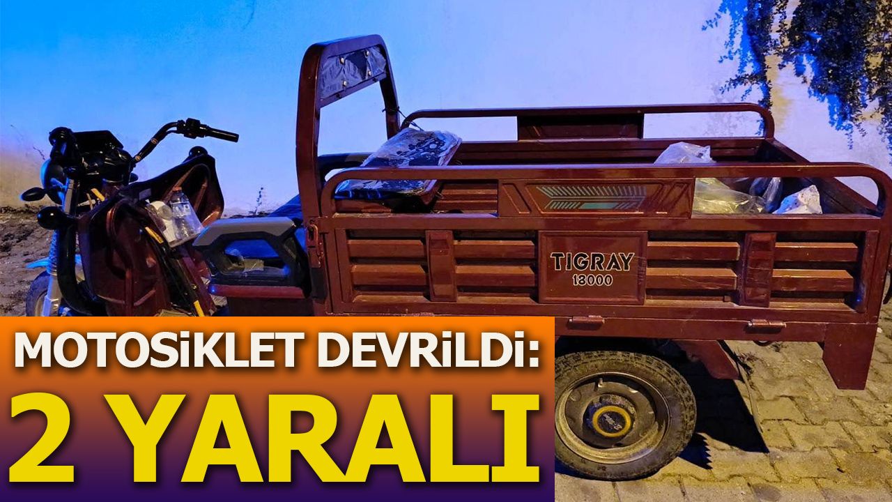 MOTOSİKLET DEVRİLDİ: 2 YARALI