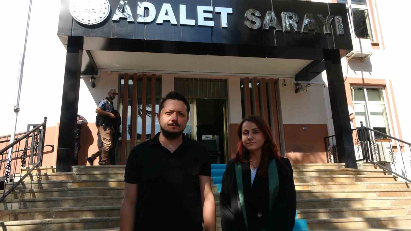 Mahkeme Salonu Karıştı Eşi Ve Çocuğu Ölen, Duruşmada Sinir Krizi Geçirerek Izinsiz Konuşan Acılı Baba Dışarı Atıldı 2766 (1)