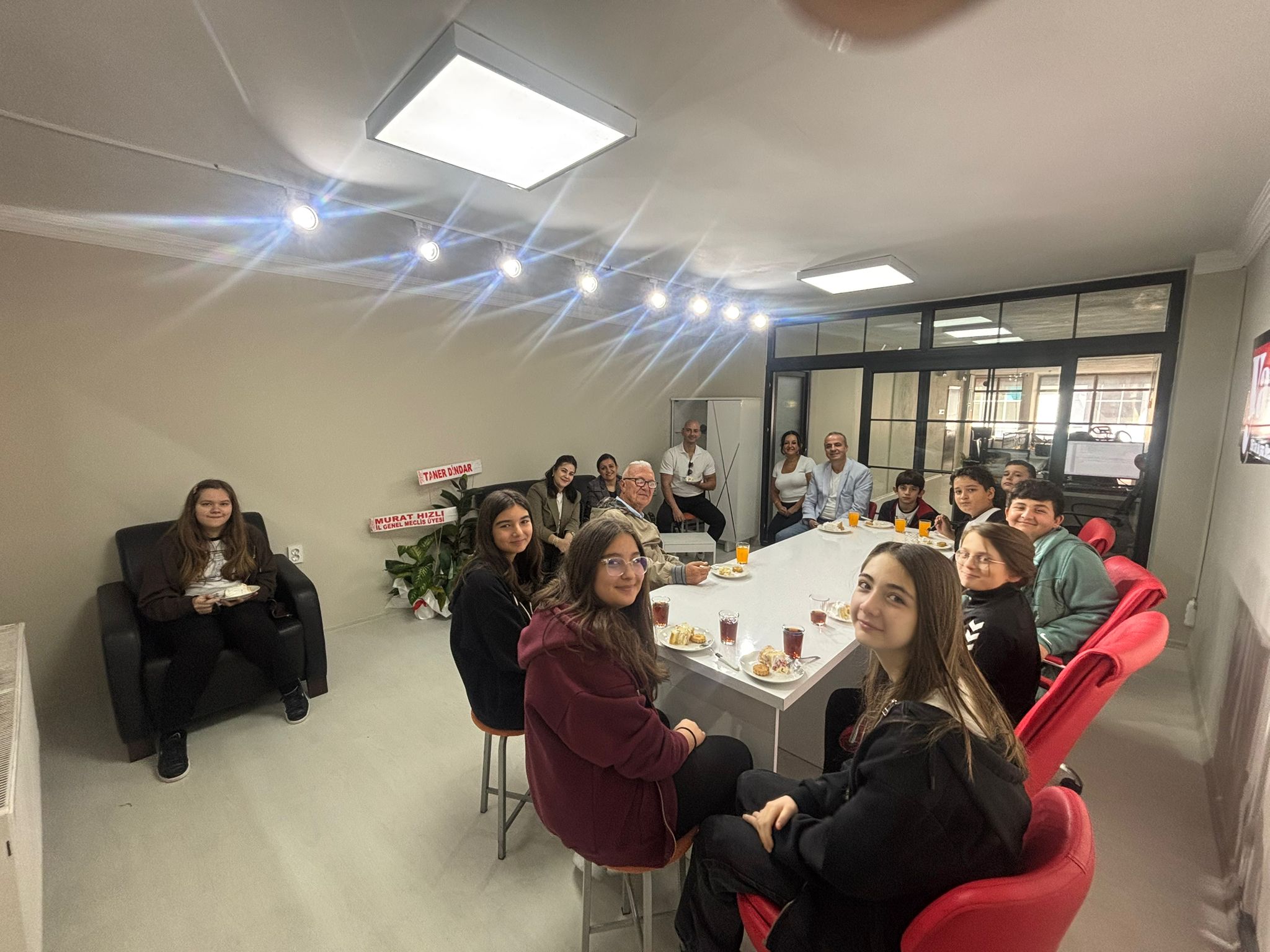 Öğrencilerden Yarın Gazetesine 60. Yıl Sürprizi 3658
