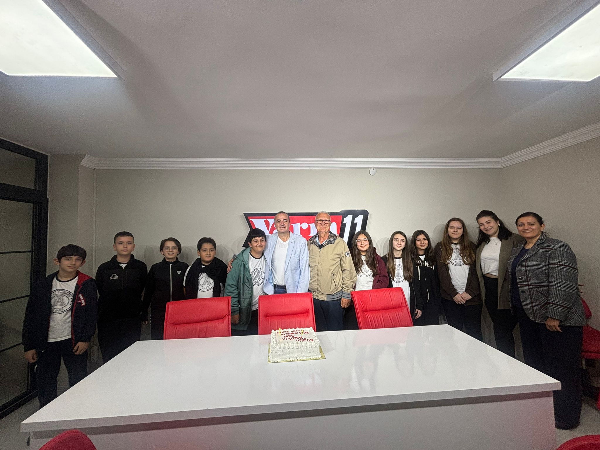 Öğrencilerden Yarın Gazetesine 60. Yıl Sürprizi 3660