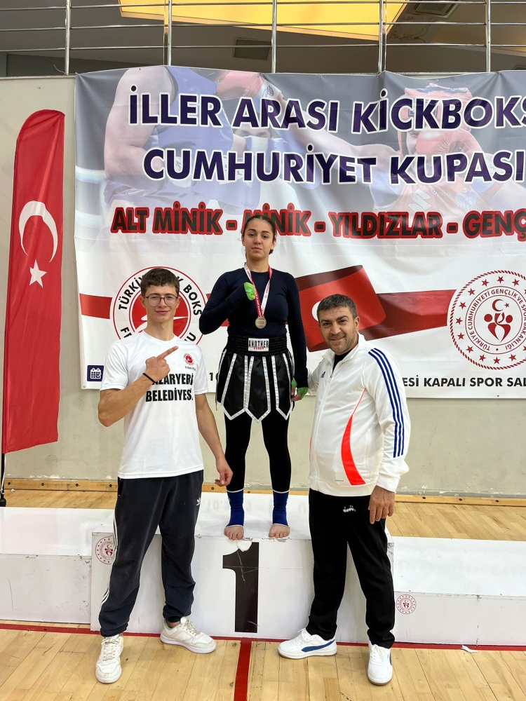 Pazaryeri Nin Altin Yumruklari 4416 (1)-1