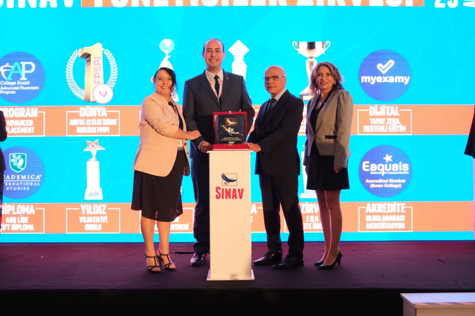 Sınav Koleji’ne Kalite Ve Başarı Ödülü 4020