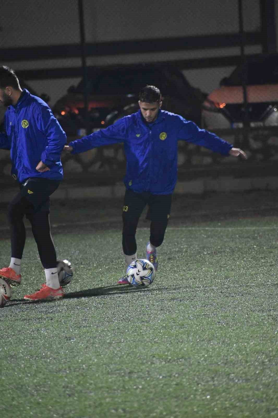 Söğütspor Zorlu Maça Hazır 4685