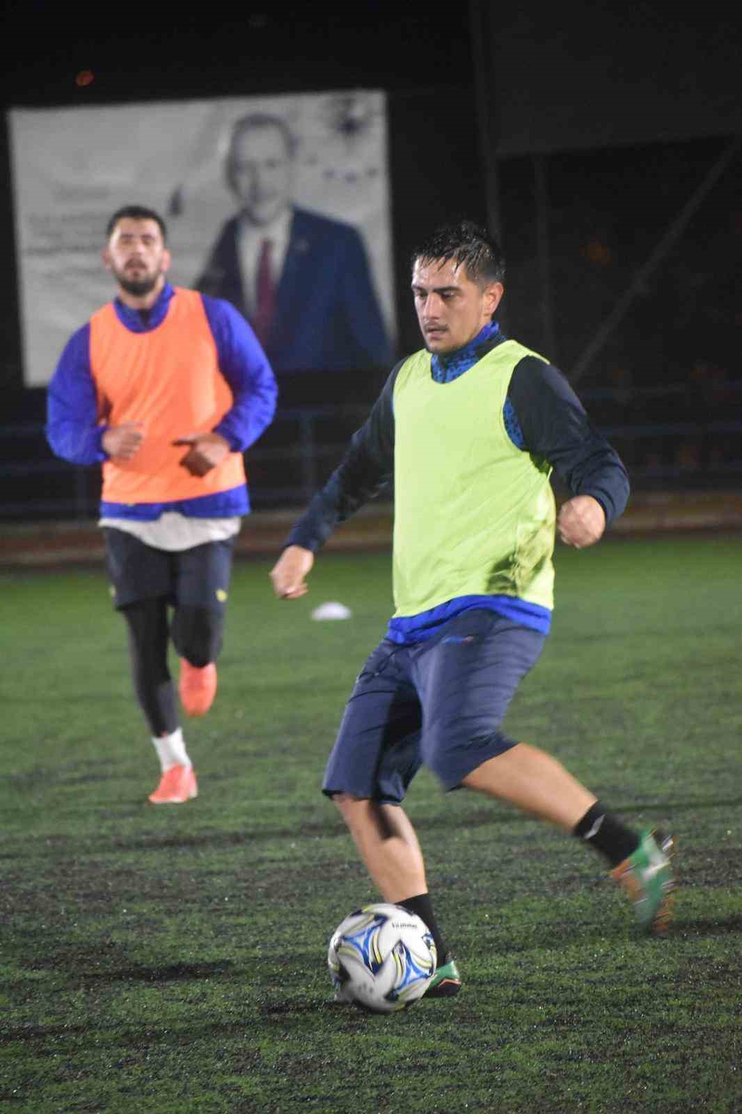 Söğütspor Zorlu Maça Hazır 4686