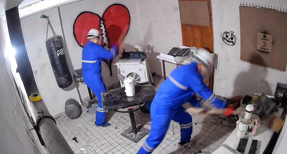 ’Stres Evi’ne Girenler Eşyaları Kırıp Rahatlıyor