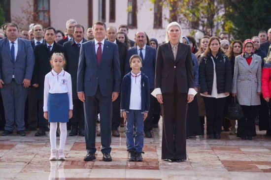 Ataturk E Saygi Gretmenlere Minnet 6164 (1)