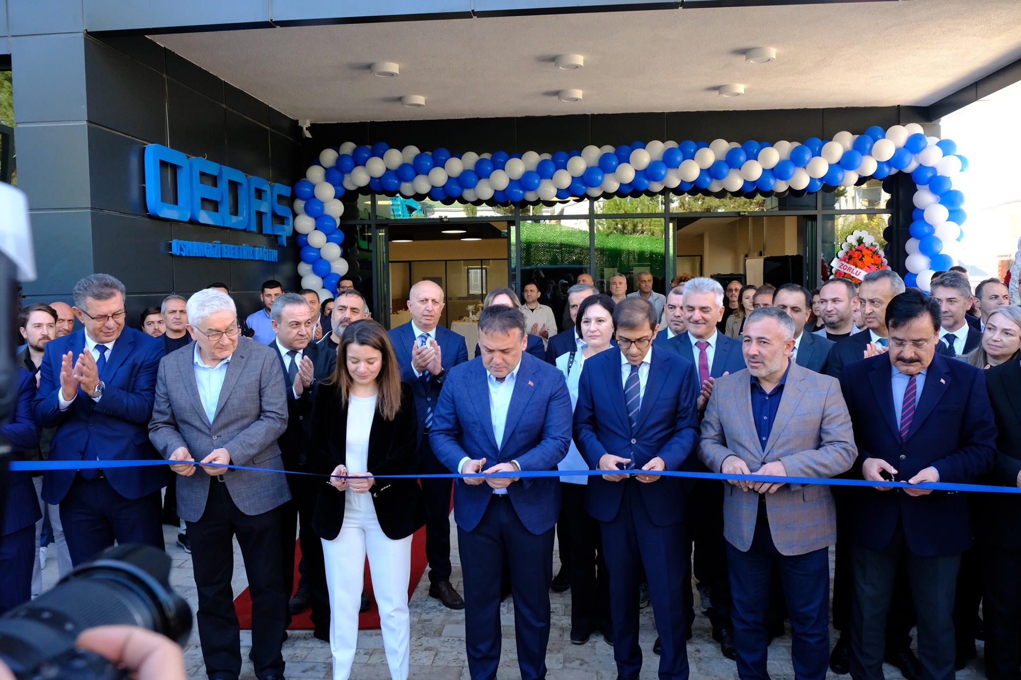 B I L E C I K E E N E R J I S I Y U K S E K Y E N I H I Z M E T B I N A S I 4915