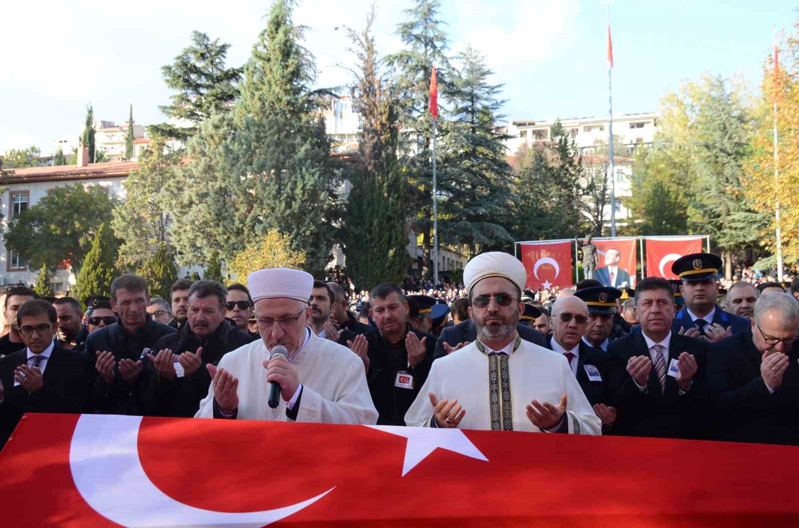 B I L E C I K S E H I D I N I 15 B I N K I S I I L E U G U R L A D I 4195