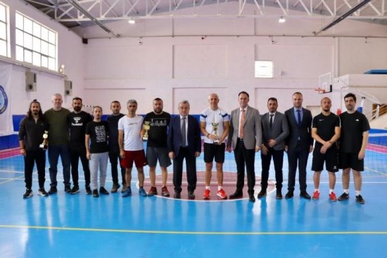 B O Z U Y U K T E O G R E T M E N L E R S P O R L A B U L U S T U 6118