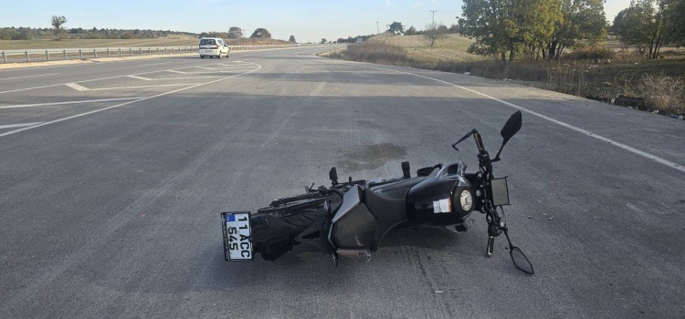 Bilecik Te Motosiklet Kopege Carpti 2 Yarali 4798 (1)