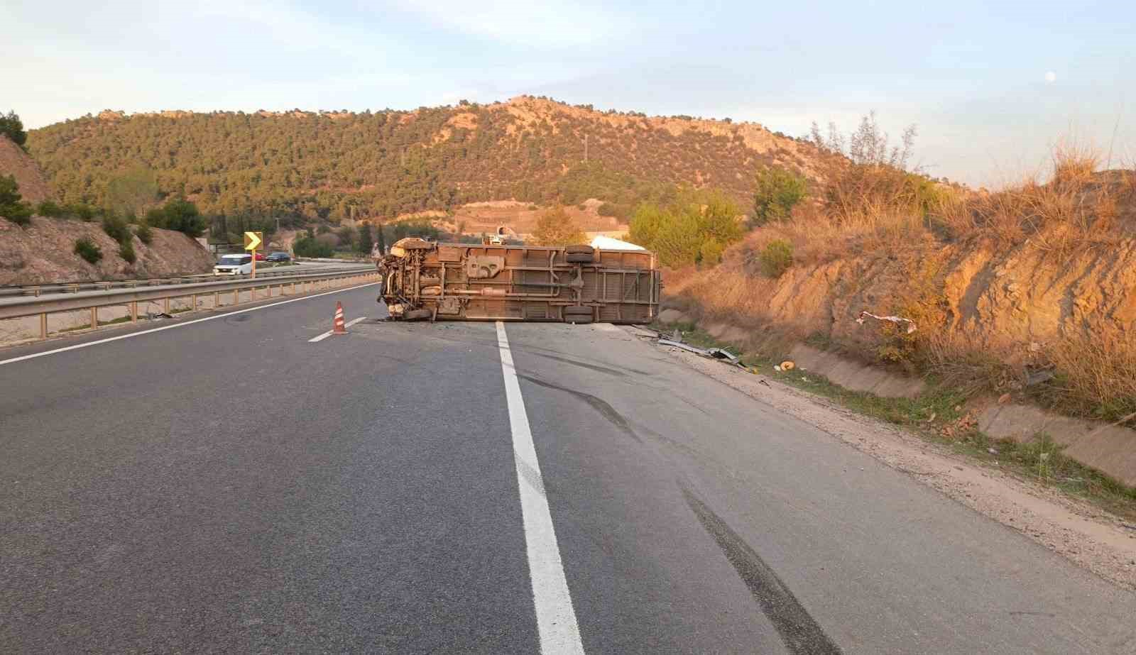 Bilecik’te 4 Aracın Karıştığı Zincirleme Kazada 3 Kişi Yaralandı 4863