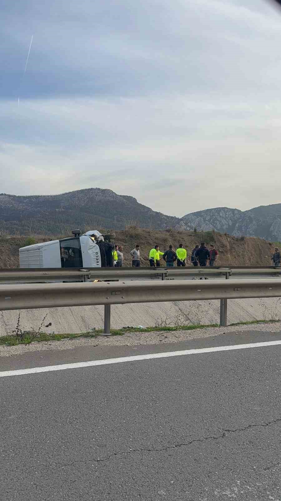 Bilecik’te 4 Aracın Karıştığı Zincirleme Kazada 3 Kişi Yaralandı 4864