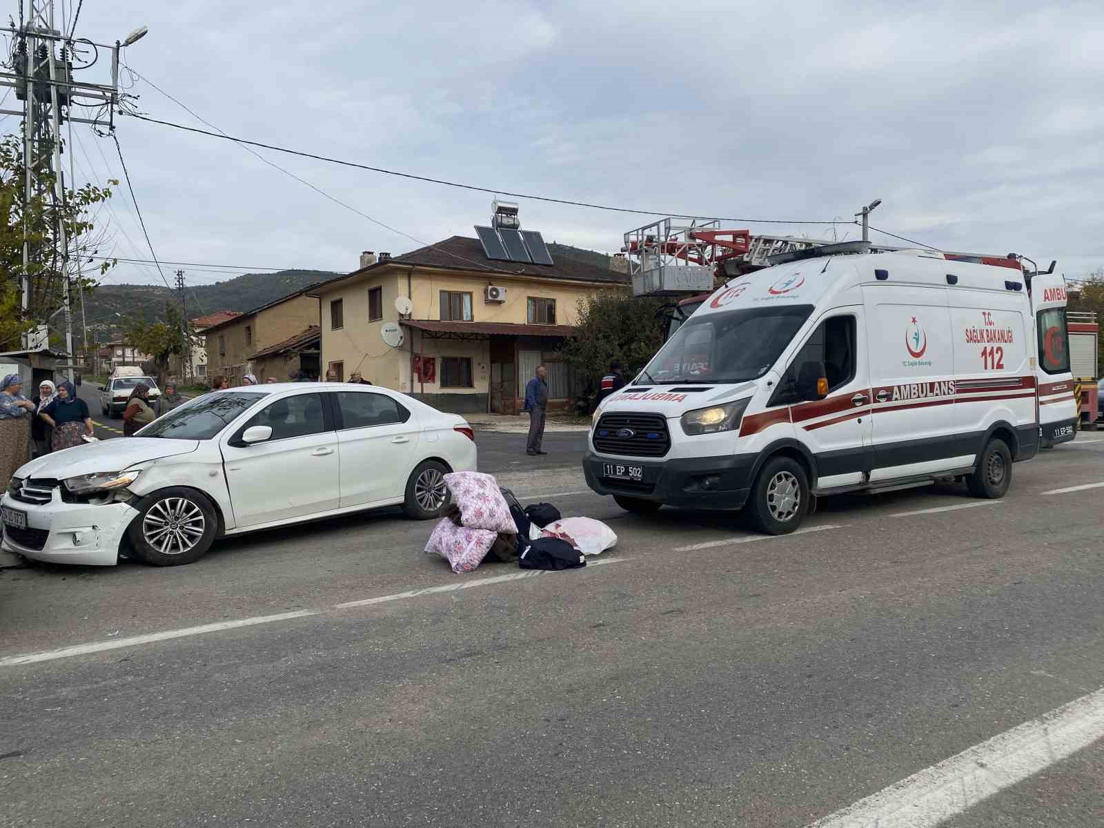 Bilecik’te Meydana Gelen Trafik Kazasında 2’Si Çocuk 5 Kişi Yaralandı 6090